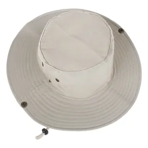Beiger Outdoor-Sonnenhut mit breiter Krempe, Kinnriemen und Belüftungslöchern
