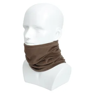 Detailweergave van bruine fleece nekwarmer voor buitensport en winterwarmte