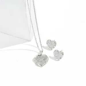 Exquisites herzförmiges Schmuckset aus Silber mit mikrogefassten Zirkonia-Kristallen