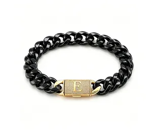 Bracciale cubano da uomo nero e oro con chiusura a scatto e lettera E in cristalli