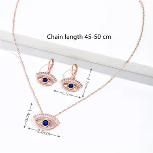 Primo piano del set di gioielli Evil Eye con dimensioni e catena regolabile 45-50 cm.