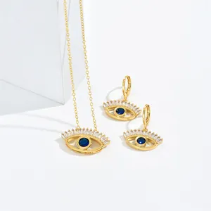 Elegante set di gioielli Evil Eye placcato oro con dettagli in zirconi micro-intarsiati.