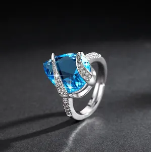 Elegante anello vintage regolabile con zircone blu acquamarina e cristalli brillanti
