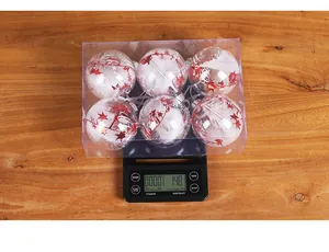 Medición detallada del peso de 6 bolas de Navidad transparentes de 8 cm con plumas