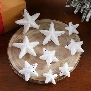 Estrellas de Navidad de espuma blanca con purpurina para decorar el árbol festivo
