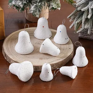 Juego de campanas de Navidad de espuma blanca brillante con cordones plateados colgantes