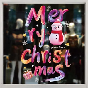 Bunter Weihnachtsfensteraufkleber mit einem Schneemann und Merry Christmas Schriftzug