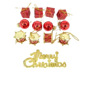 Set de mini adornos de árbol de Navidad rojos y dorados con bolas, tambores y carteles