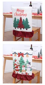 Detailansicht der Weihnachts-Stuhlhussen mit Leinentextur und rot-schwarzem Karosaum