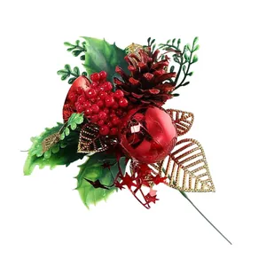 Tige de décoration de Noël festive avec baies rouges, pomme de pin et boule de Noël