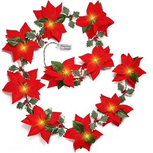 Detailansicht der 2m Weihnachts LED Lichterkette mit roten Weihnachtssternen Beeren