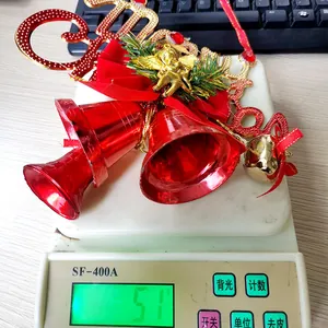 Detaillierte Gewichtsmessung von 51g für zwei rote Weihnachtsglocken als Hängeschmuck