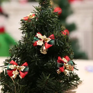 Lazos navideños a cuadros con cascabeles dorados para decorar árboles y guirnaldas