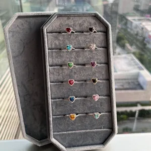 S925 Sterlingsilber Ringe in Herzform mit 12 bunten Geburtssteinen in grauem Etui