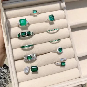 Anelli in Argento Sterling 925 Vintage Con Zirconia Taglio Smeraldo per Donna Lussuosi Gioielli con Cristallo Verde Intarsiato per Matrimonio