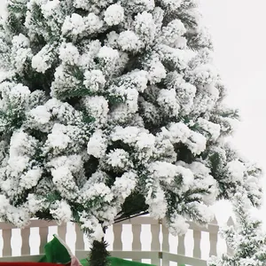 Árbol de Navidad nevado de alta densidad con ramas blancas texturizzate realistas