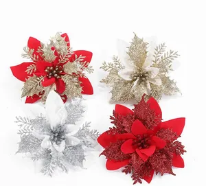 Selectie van glitter kunstkerststerren in rood en goud voor kerstboomdecoratie