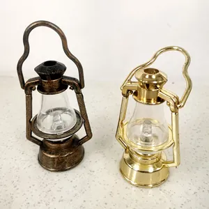 Lampe à Pétrole Miniature en Plastique Électroplaqué Vintage Accessoire de Guirlande Lumineuse LED pour Décoration de Noël Maison de Poupée