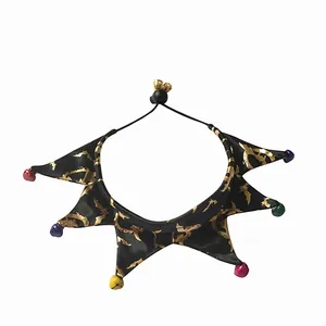 Collar de Halloween para mascotas con murciélagos dorados y cascabeles