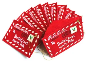 Enveloppes de Noël en feutre rouge avec broderie To Santa Claus pour la décoration.