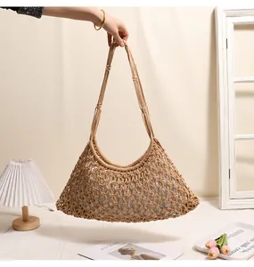 Borsa a spalla in rete di cotone intrecciata a mano beige per uno stile estivo