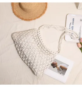 Borsa a spalla in rete di cotone intrecciata a mano con spalline lunghe e stile casual estivo