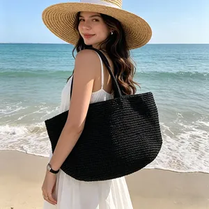 Große schwarze Bast-Strohtasche für den Strandurlaub und Sommerreisen