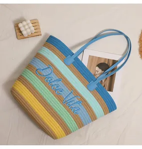 Grande borsa tote in cotone intrecciato colorato con ricamo blu 'Dolce Vita' moda.