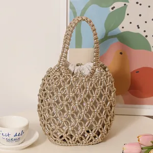 Elegante borsa a secchiello metallica intrecciata con design a rete per spiaggia