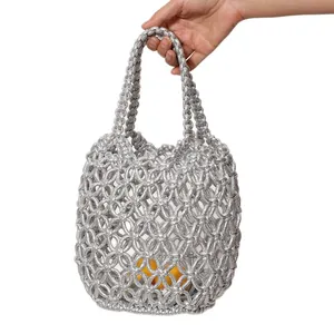 Elegante borsa a secchiello intrecciata in argento con rete per le vacanze estive