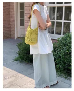 Bolso bombonera de punto calado hecho a mano verde lima para vacaciones de verano