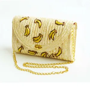 Handgemaakte Geborduurde Banaan Stro Schoudertas Voor Vrouwen Stedelijk Eenvoudig Beige Crossbody Tas Met Gouden Ketting Mode Handtas