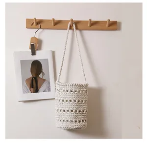 Bolso de hombro de algodón tejido a mano con diseño calado para la playa.