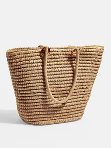 Bolso de playa minimalista de paja tejida de gran capacidad para las vacaciones.