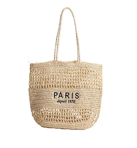Vue détaillée du grand sac cabas en paille tressée ajouré avec broderie PARIS 1970
