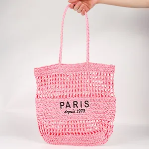 Grand sac de plage en paille tressée rose avec broderie PARIS et un design ajouré