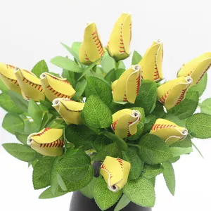 Détail de fleurs de baseball en PU jaune uniques avec surpiqûres rouges sport