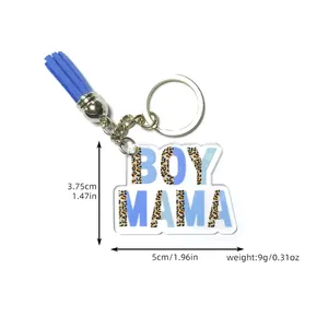 Λεπτομέρεια ακρυλικό μπρελόκ Boy Mama, διαστάσεις 5x3,75cm και βάρος 9g, με φούντα