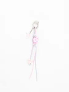 Dragonne de téléphone tissée à la main avec perle à carreaux rose et détails de cœur
