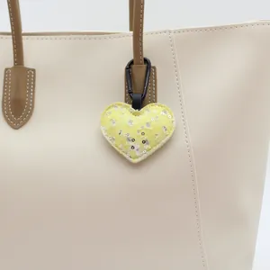 Llavero Creativo de Mezclilla en Forma de Corazón Colgante de Tela con Lentejuelas y Estrellas Charm para Bolso y Coche Accesorios de Regalo DIY