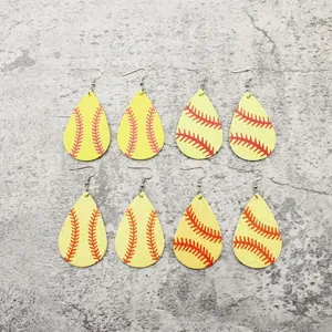 Detailansicht von Baseball-Ohrringen aus PU-Leder in Tropfenform mit Glitzer-Finish