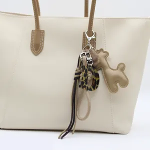 Retro Maillard Stampa Leopardata Acrilico Lettera Portachiavi Giraffa PU Pelle Ciondolo Borsa Con Pompon Peluche Nappina Portachiavi