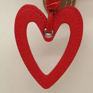Eleganter roter Herz-Anhänger aus PU-Leder für Taschen und Schlüsselbund Dekorationen