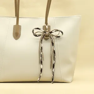 Mode Karierte Schleife Taschenanhänger Schlüsselanhänger Legierung Strass Handgewebte Schleife Tasche Anhänger Dekoration Für Damen Zubehör