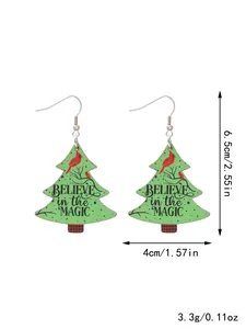 Weihnachtsbaum-Ohrringe aus Holz im Detail mit Maßen von 6,5 cm und 3,3 g Gewicht