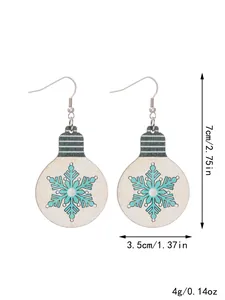 Detaillierte Größenangabe für weihnachtliche Schneeflocken-Ohrringe aus Holz, 7x3,5cm, 4g.