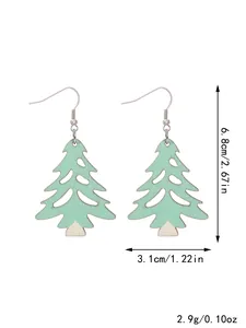 Detailansicht von grünen Weihnachtsbaum-Ohrringen aus Holz mit Maßen und Gewicht.