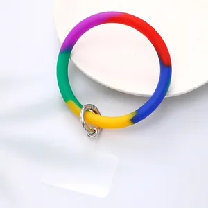 Portachiavi a bracciale in silicone arcobaleno con linguetta di connessione trasparente