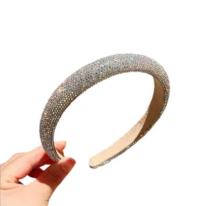 Cerchietto scintillante con strass e cristalli iridescenti per donna.