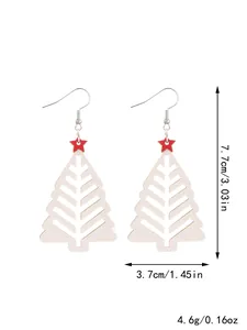 Detailansicht der weißen Leder-Weihnachtsbaum-Ohrringe mit Größen- und Gewichtsangaben